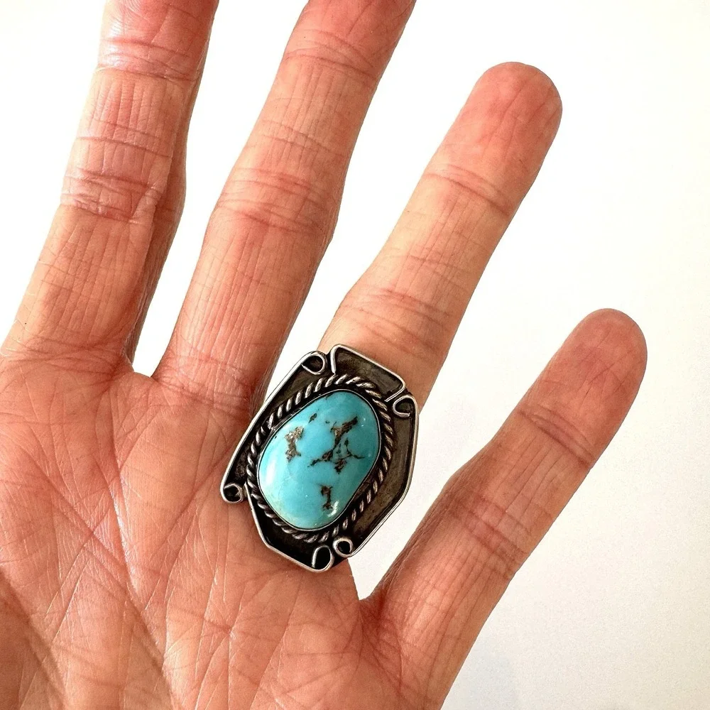 Old Unique Navajo Turquoise Ring Sz 7 Sterling VTG 7.8g Dark Patina Handmade VTG
